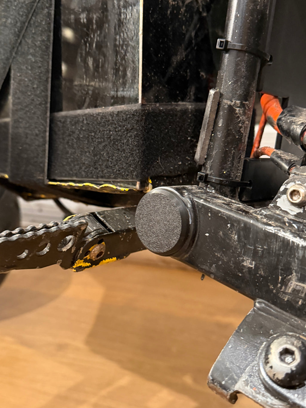 Air Tag Holder-Frame plug for Razor Mx650 (PRE-ORDER)